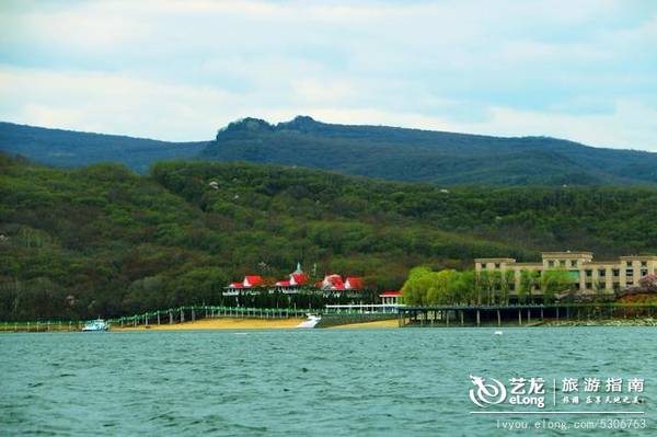 游镜泊湖赏北国风光，高山平湖胜江南