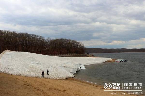 游镜泊湖赏北国风光，高山平湖胜江南