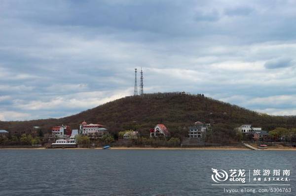 游镜泊湖赏北国风光，高山平湖胜江南